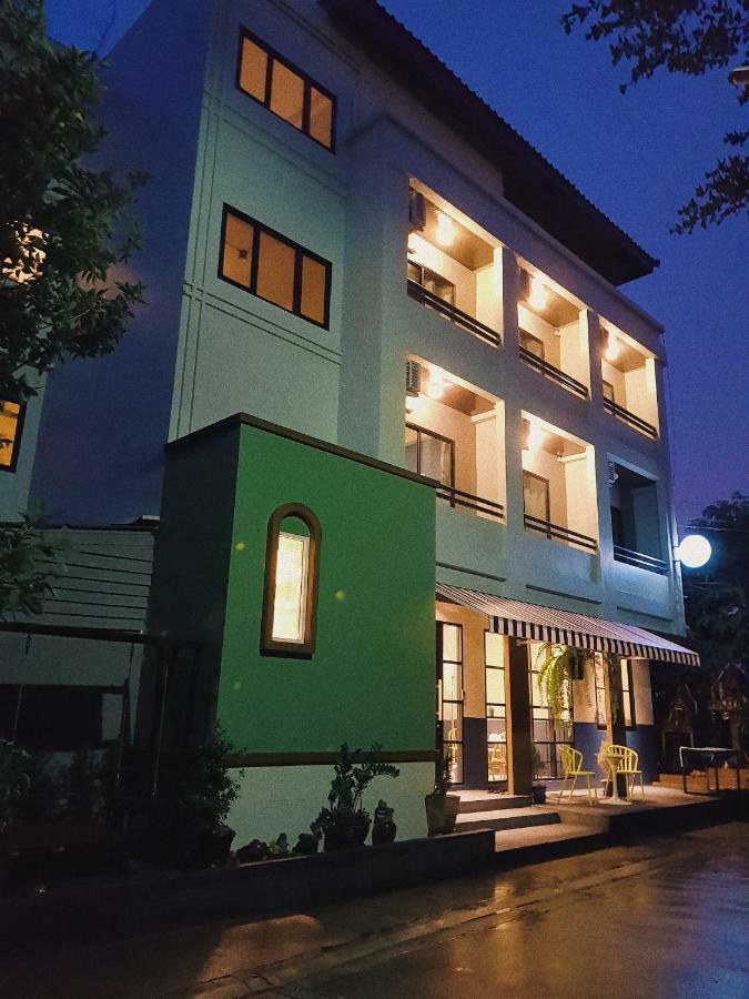 Yam Yen Hostel Bangkok Ngoại thất bức ảnh